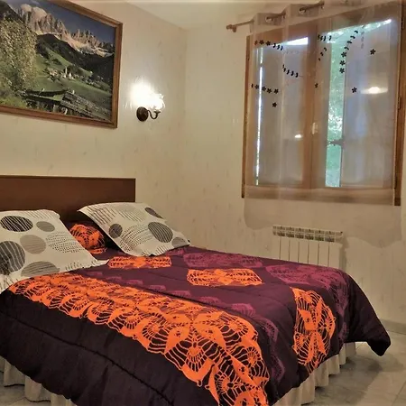 Les Pins - Lesgitesdeshautsdevialot En Perigord *