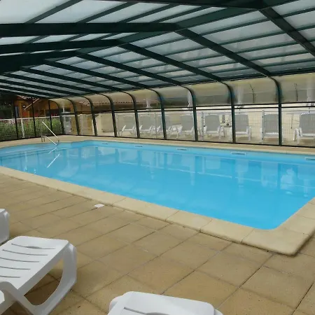 Les Pins - Lesgitesdeshautsdevialot En Perigord *