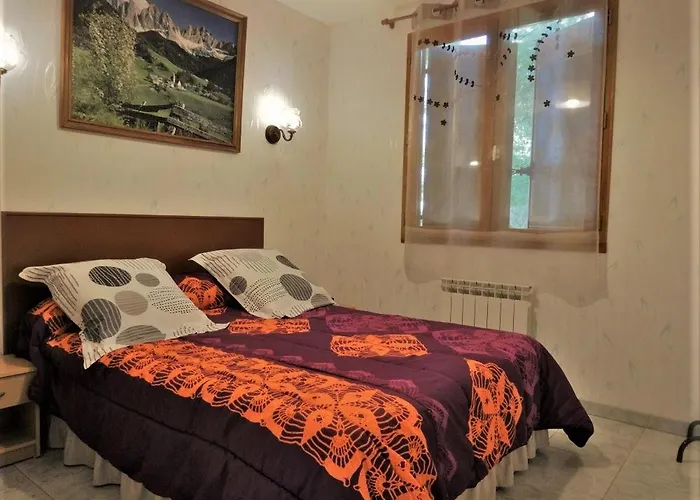 Les Pins - Lesgitesdeshautsdevialot En Perigord *